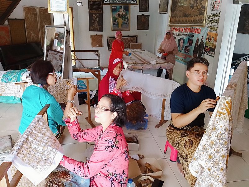 Pelatihan Membatik Tulis Profesional