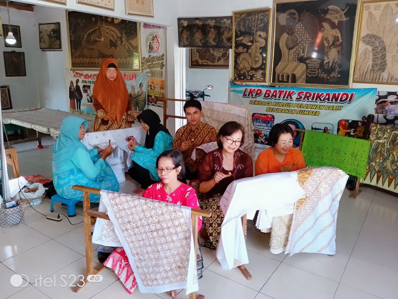 Pelatihan Batik Tulis Pola Kemeja
