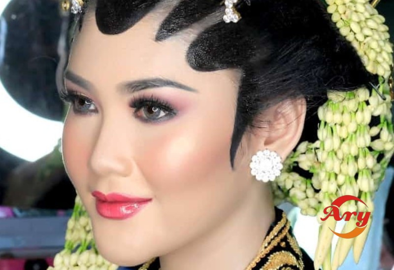 Kelas Profesional Tata Rias Pengantin Solo Putri
